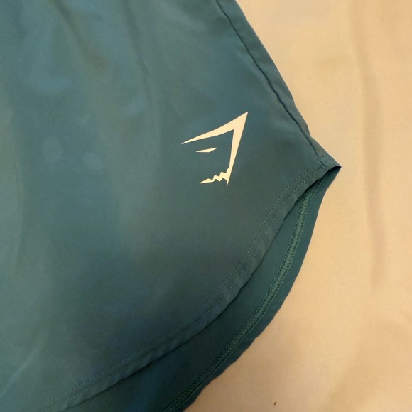 Gymshark Women’s Essential Loose Fit Training Shorts Teal Size Sm - Picture 2 of 6